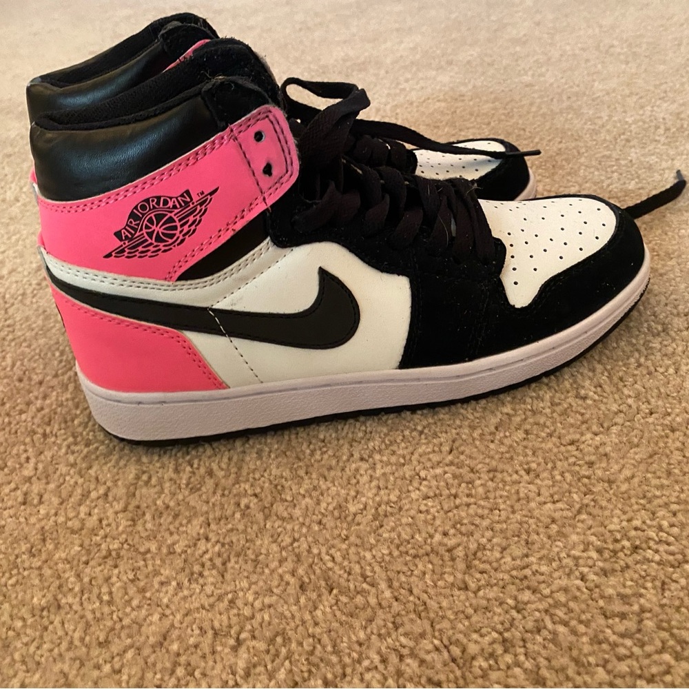 Size 7.5 Valentine’s day Jordan 1 Retro High